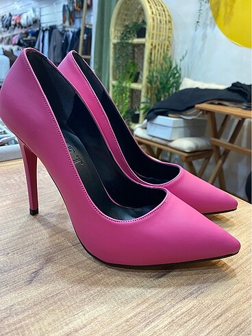 Pembe Stiletto