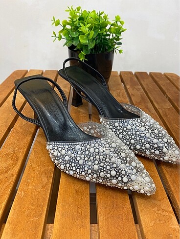 Siyah İncili Stiletto
