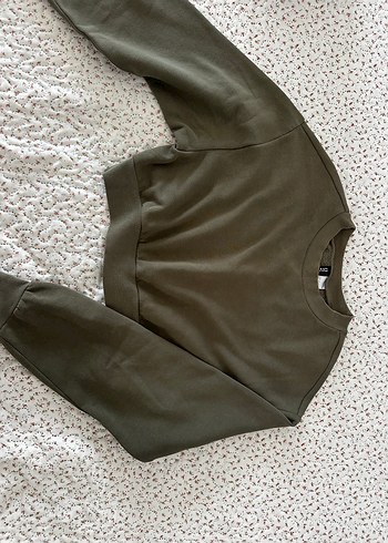 H&M Kadın Haki Renk Crop Sweatshirt