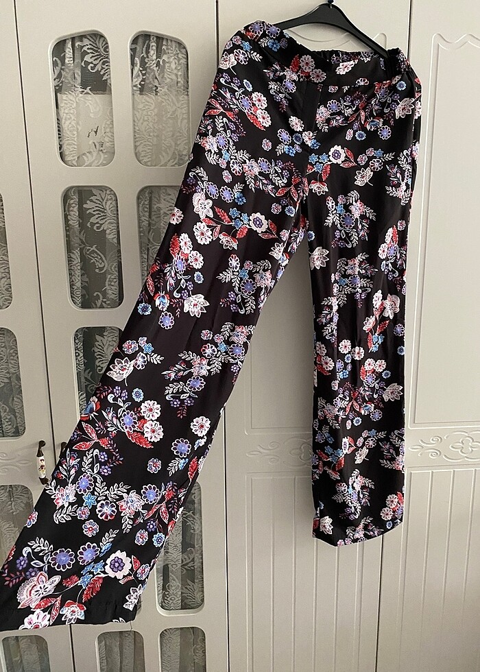 Cicek Desenli bol pantalon - Görsel 3