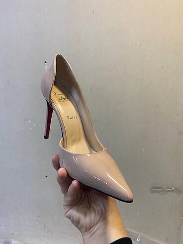 38 Beden ten rengi Renk Louboutin