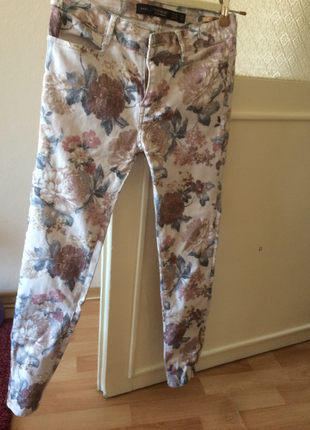 Çiçeklı pantalon