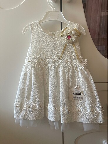 Kız bebek beyaz elbise