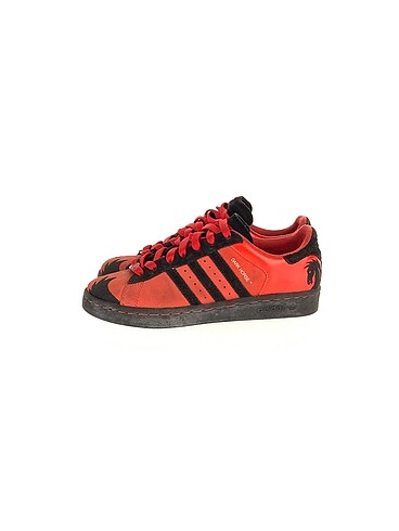 Adidas Spor Ayakkabı %70 İndirimli.