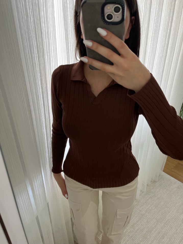 Düğmeli V Yakalı Kahverengi Kadın Triko - Görsel 2