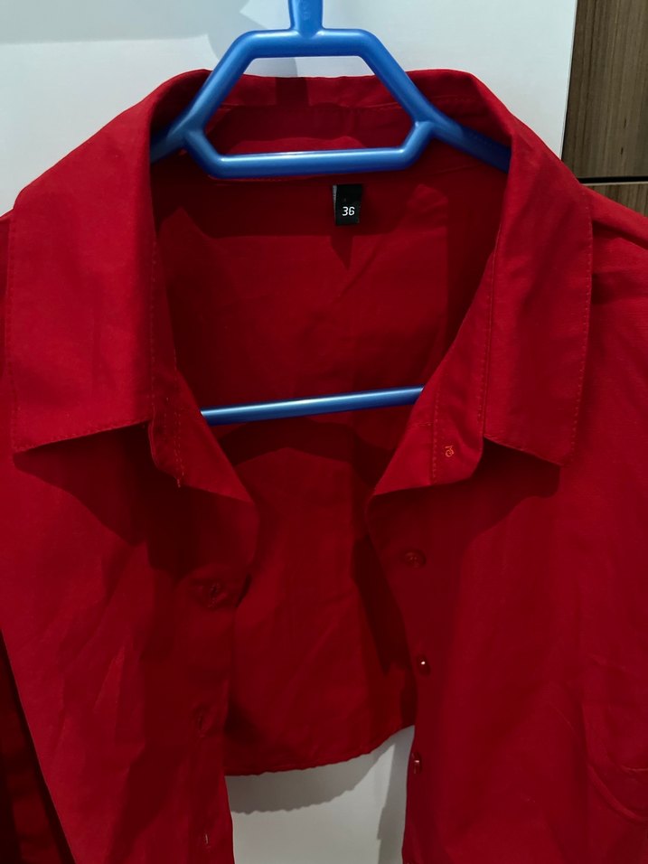 Kırmızı V Yakalı bel detaylı Kadın Gömlek - Görsel 4