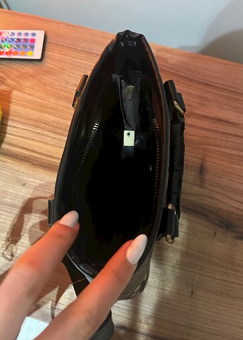 Kahverengi Deri Tokalı monogram desenli Kadın Çantası - Görsel 4