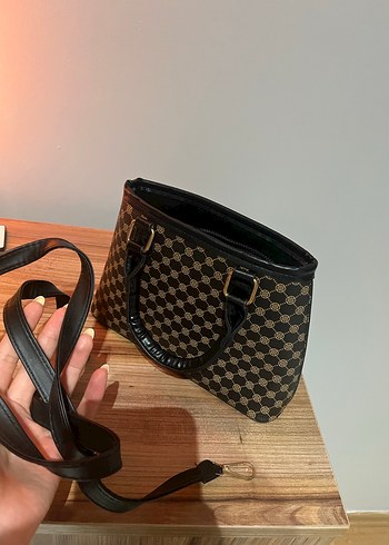 Kahverengi Deri Tokalı monogram desenli Kadın Çantası - Görsel 3