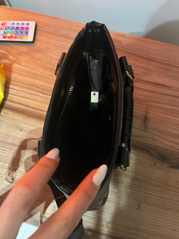 Kahverengi Deri Tokalı monogram desenli Kadın Çantası - Görsel 4