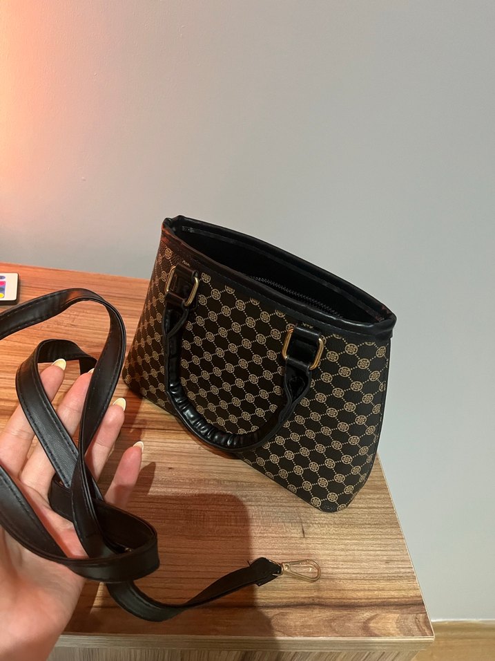 Kahverengi Deri Tokalı monogram desenli Kadın Çantası - Görsel 3