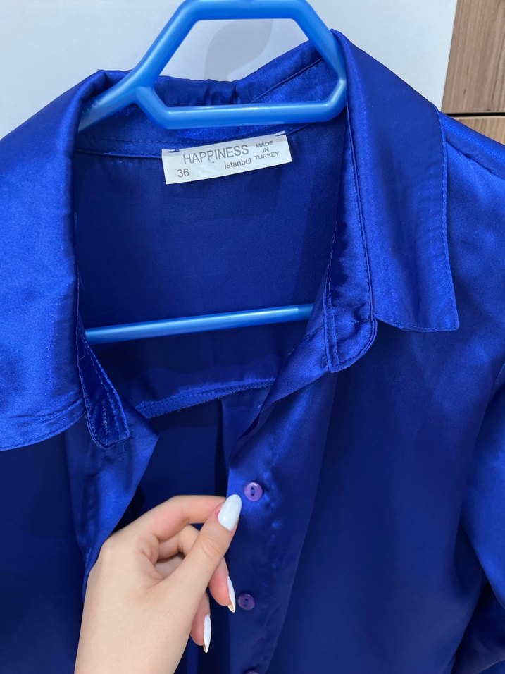 Uzun Kollu saten Mavi Düğmeli Kadın Gömlek - Görsel 3