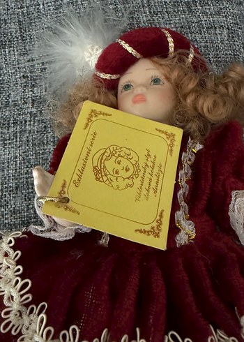 Diğer Porselen taş bebek ,Kolleksiyonluk, Vintage Dantel kadife giysi