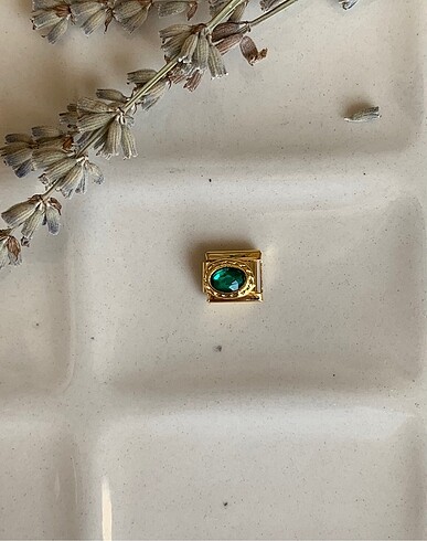 Yeşil Taşlı Charm