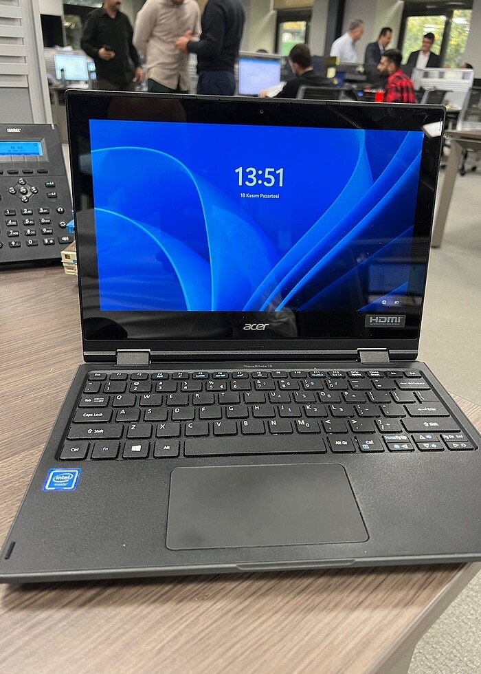 ACER TRAVELMATE B NOTEBOOK+ TABLET - Görsel 2