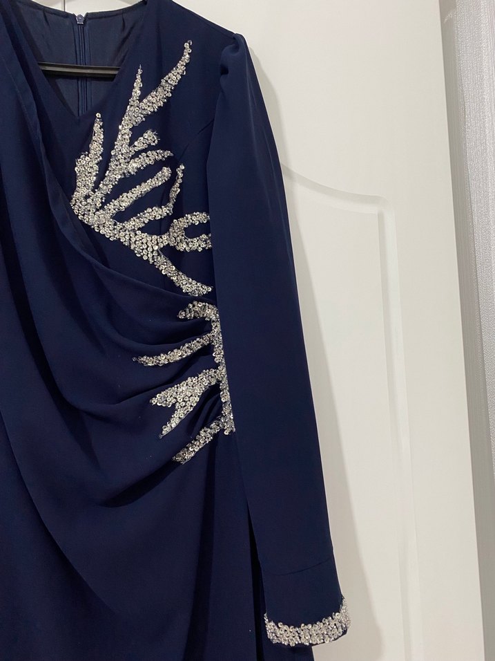 Uzun Kollu Mavi İşlemeli Abiye Elbise - Görsel 3