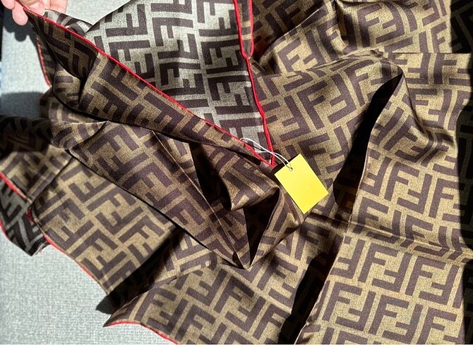 Fendi model eşarp