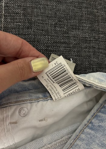 26 Beden 24 beden Gri Yırtık Salaş Mini Kot Şort