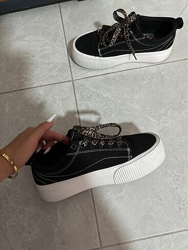38 Beden Bershka Leopar Detay Ayakkabı