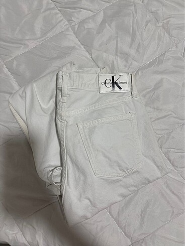 Calvin Klein Beyaz Mom Jean