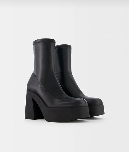 Bershka topuklu bot