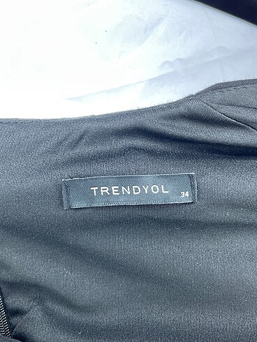 34 Beden siyah Renk Trendyol & Milla Kısa Elbise %70 İndirimli.
