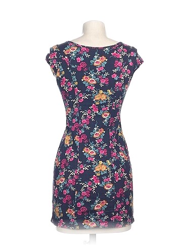 s Beden PreLoved Kısa Elbise %70 İndirimli.