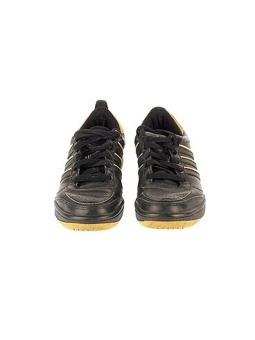 36 Beden Adidas Spor Ayakkabı %70 İndirimli.