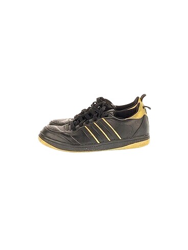 Adidas Spor Ayakkabı %70 İndirimli.