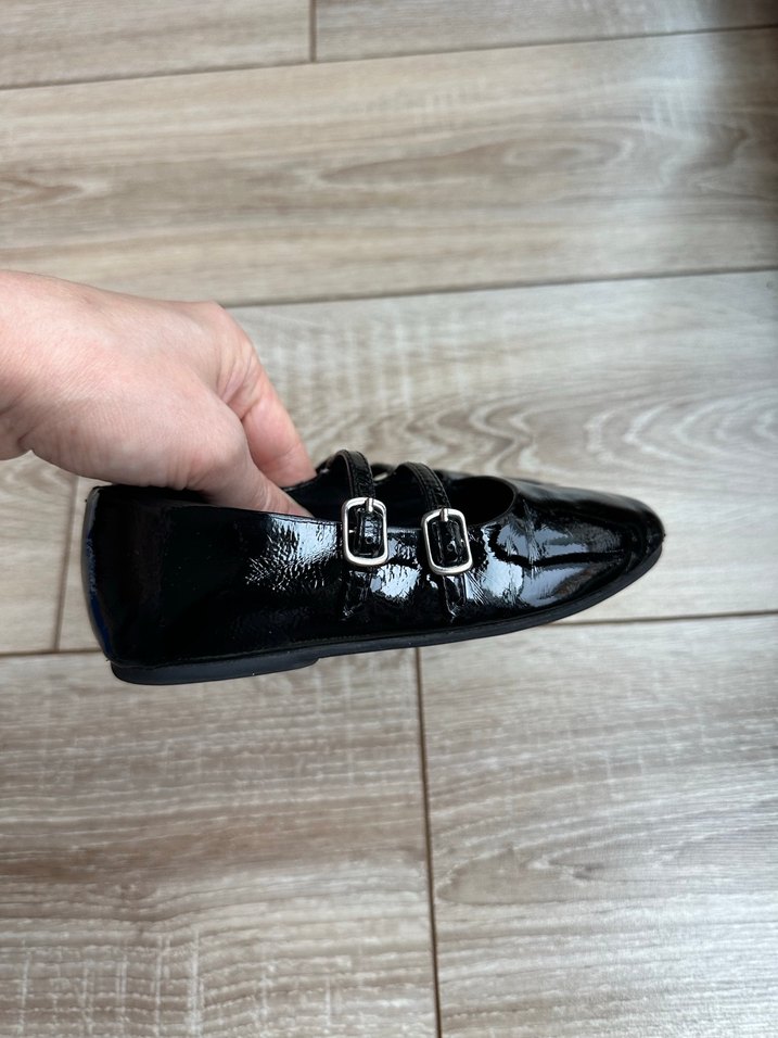 Zara 26 Kız Çocukları Siyah Rugan Tokalı Babet - Görsel 4