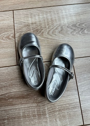 Zara 25 Kız Çocuk Gri Tokalı Bale Ayakkabısı - Görsel 5