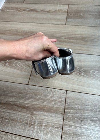 Zara 25 Kız Çocuk Gri Tokalı Bale Ayakkabısı - Görsel 3