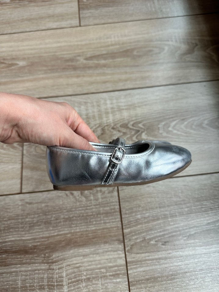 Zara 25 Kız Çocuk Gri Tokalı Bale Ayakkabısı - Görsel 2