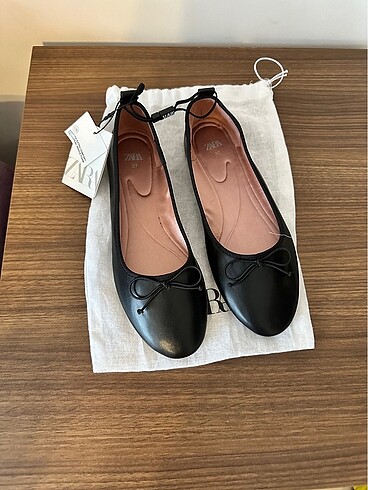 ZARA 37 NUMARA SİYAH BABET