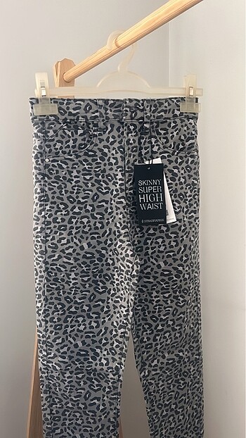 STRADIVARIUS LEOPAR JEAN