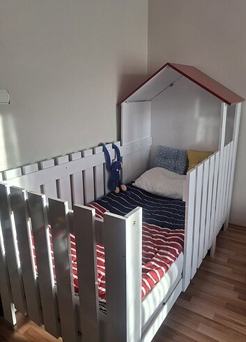Beden Montessori çocuk yatağı