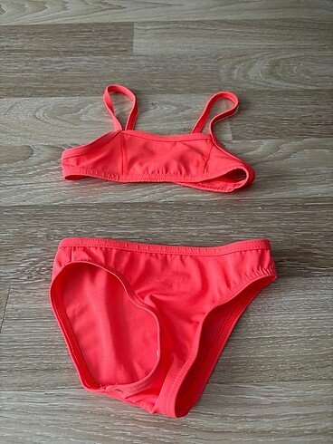 Decathlon bikini neon renkte