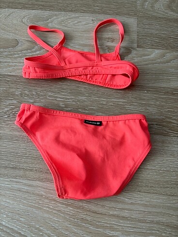 4 Yaş Beden Decathlon bikini neon renkte