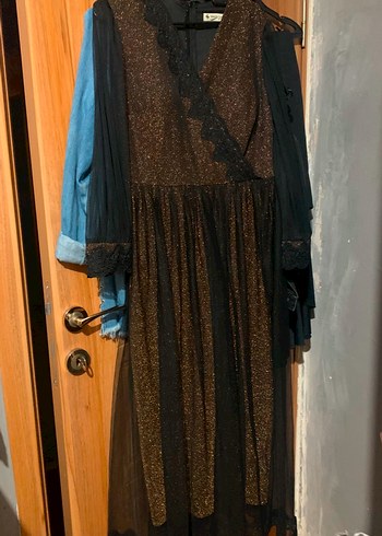 Tül Dantel Detaylı V Yaka Gold Uzun Abiye Elbise - Görsel 3