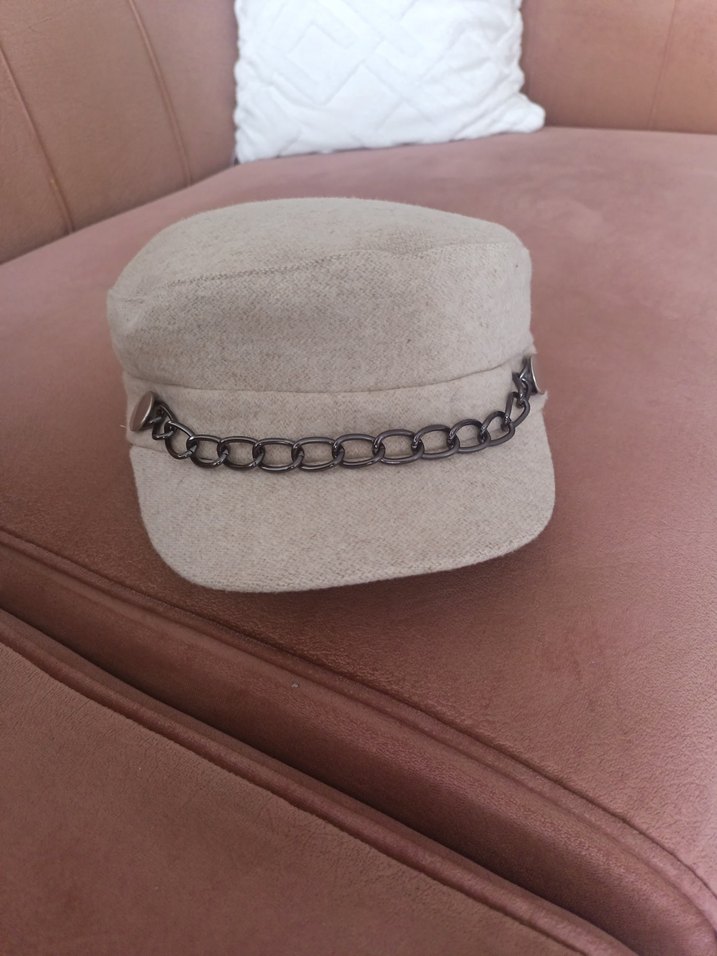 Gri Zincir Detaylı Bej Kadın Yün Şapka - Görsel 3