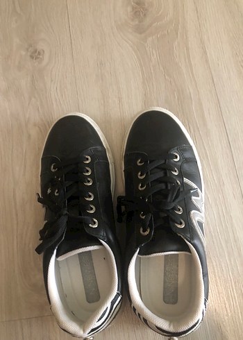 Nine West Siyah Zebra Desenli Bağcıklı Stiletto Topuk Spor Ayakkabı