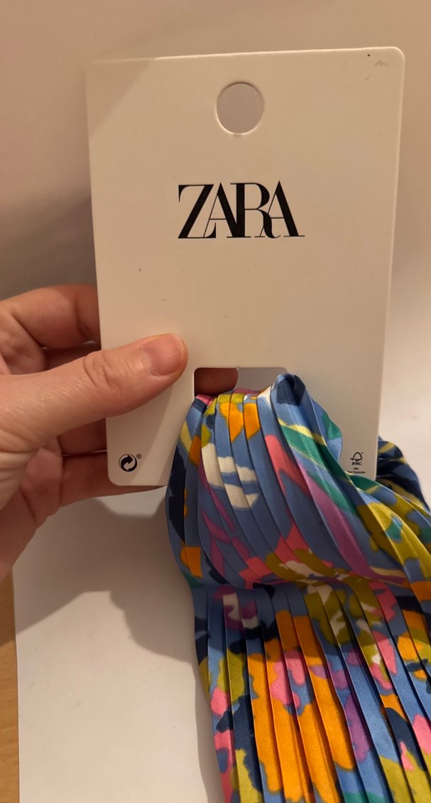 Zara Pileli Çok Renkli Kadın Fular - Görsel 3