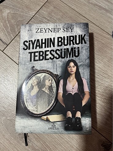Siyahın Buruk Tebessümü Kitap