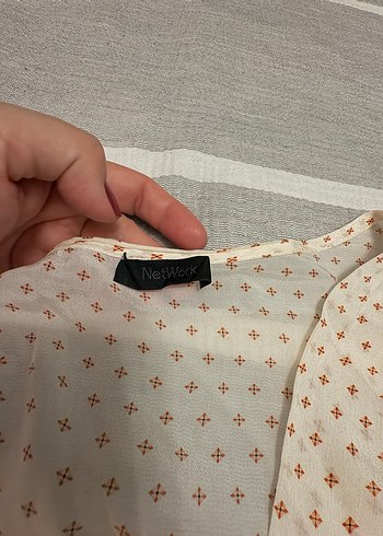 V yaka desenli ,gogus altindan buzgulu bluz - Görsel 4