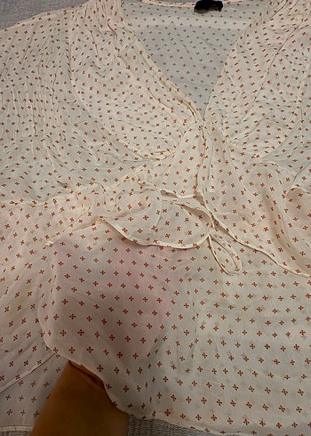 V yaka desenli ,gogus altindan buzgulu bluz - Görsel 2