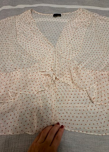 V yaka desenli ,gogus altindan buzgulu bluz - Görsel 3