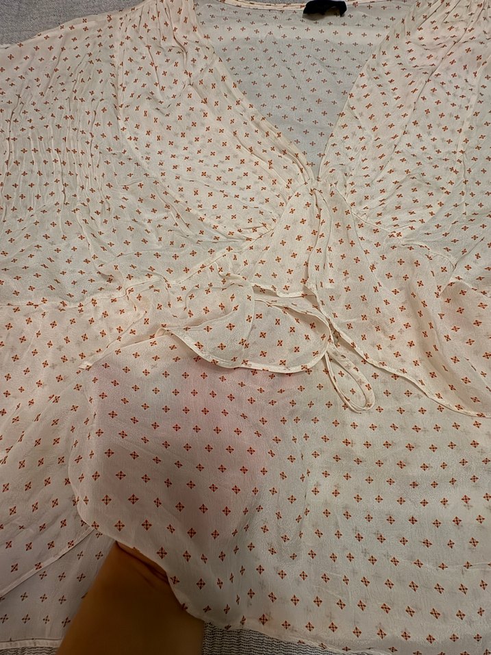 V yaka desenli ,gogus altindan buzgulu bluz - Görsel 2