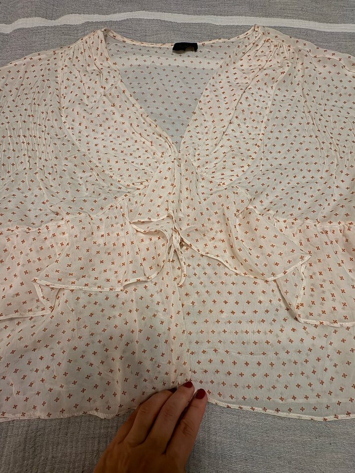 V yaka desenli ,gogus altindan buzgulu bluz - Görsel 3