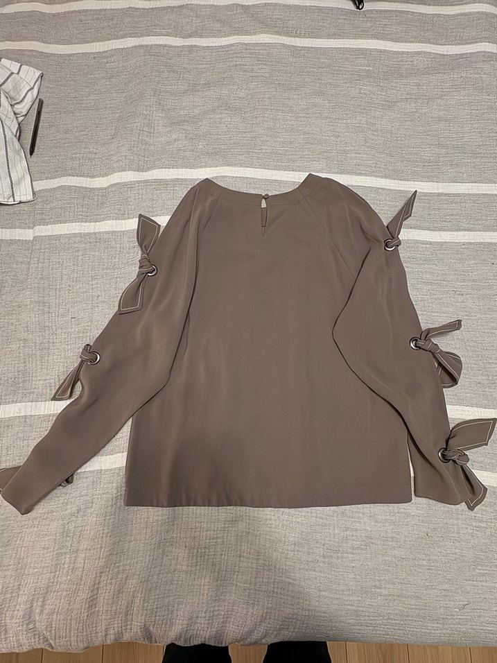 Uzun Kollu Bej Kadın Bluz - Görsel 3