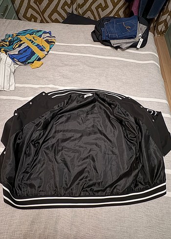 Siyah Baskılı Kadın Bomber Ceket - Görsel 4