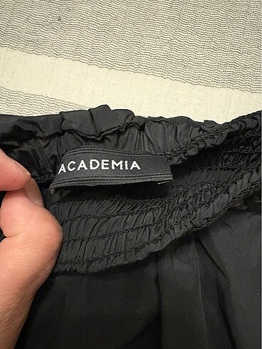 Academia Büstiyer